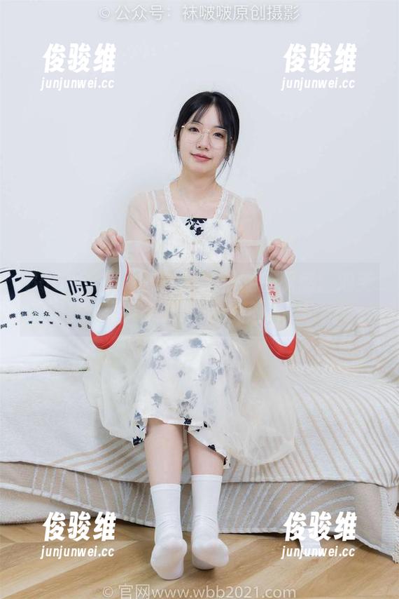 BoBoSocks袜啵啵-泡芙 BoBoSocks袜啵啵 - 赤足的诱惑:泡芙无圣光美图背后的花絮故事