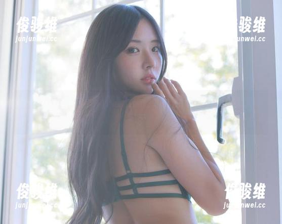 当Habin夏彬(하빈)遇上黑色：作品集分享中的微妙暗示
