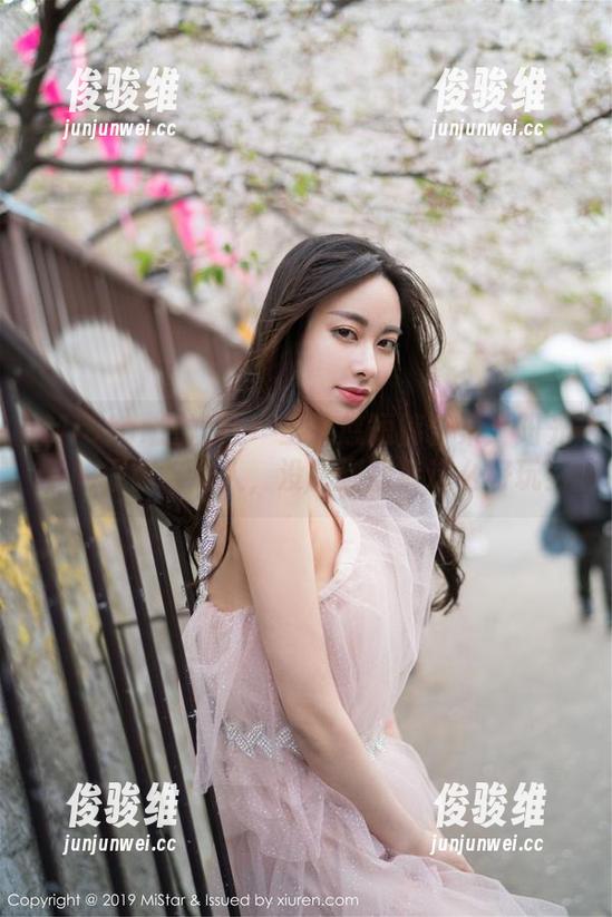 MiStar魅妍社 - 王婉悠短裤合集：阳光下的倔强与迷人，没想到短裤这么好玩！