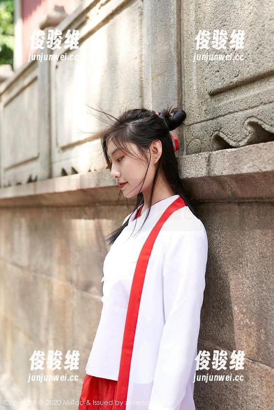 MiiTao蜜桃社 - 看！这是学姐的写真全集，陌子Mandy的幽默感也在其中！