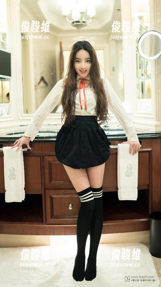 TuiGirl推女郎 - 黑白服装搭配？不，我们只是想看何奕恋的最新套图而已。