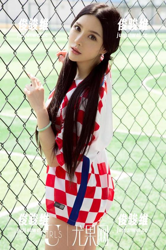 UGirls尤果网 - 白色清澈，芊小童图包强势更新，没点心机也不敢看！