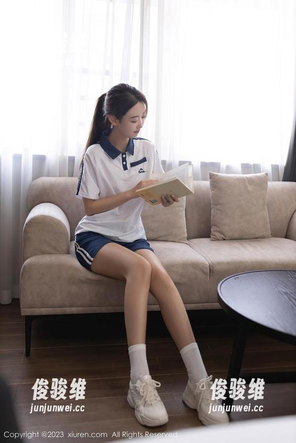 Xiuren秀人网 - 解锁小逗逗棉袜的诱惑：图片下载随便来！