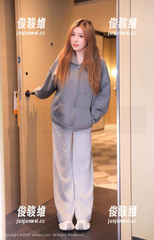 Xiuren秀人网 - 张庭蓉的全套写真：棉袜与阳光的邂逅