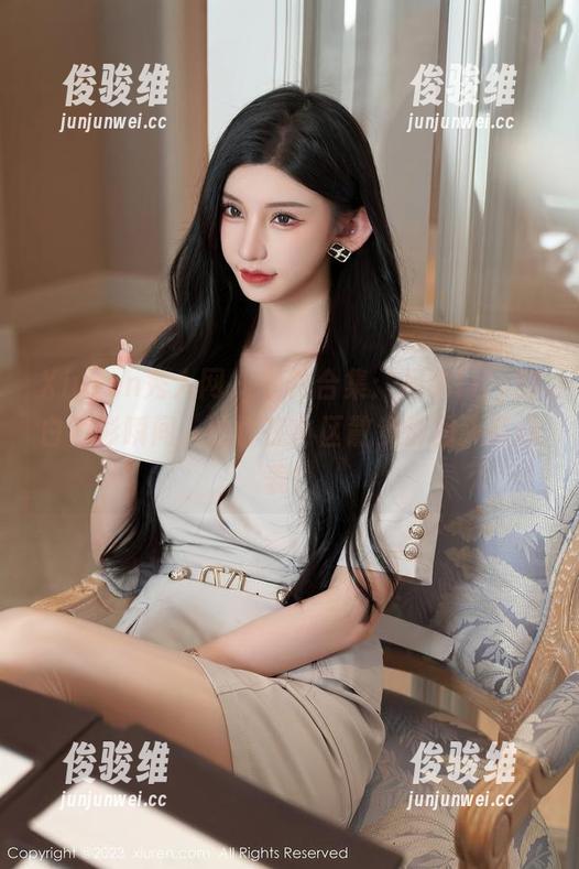Xiuren秀人网 - 免费合集：月夕Lily的白衬衫瞬间，让你在小区散步都回头率爆表！