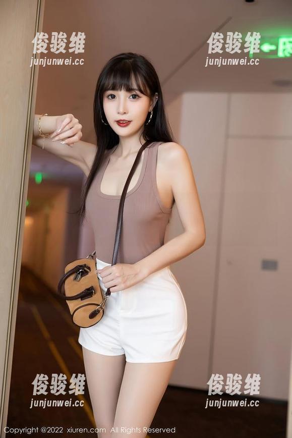 Xiuren秀人网-木子nana Xiuren秀人网 - 当毛衣遇上木子nana:一场作品集的温柔碰撞