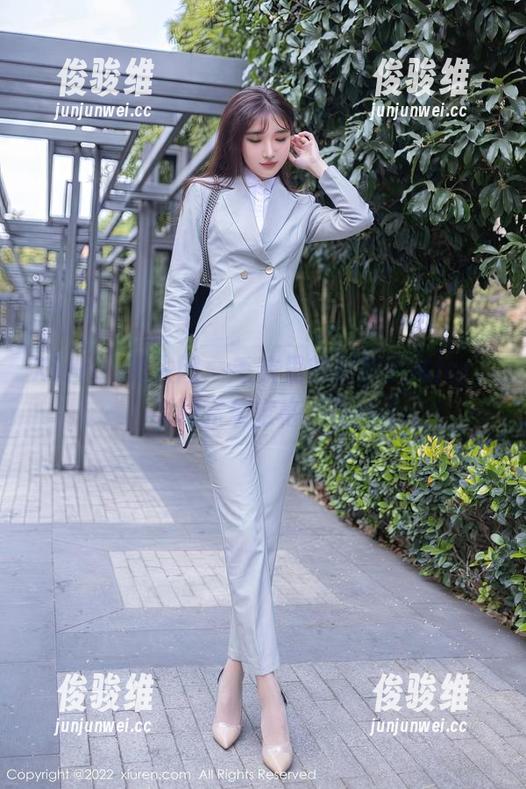 Xiuren秀人网 - 毛衣里的糯美子Mini，原图完美定格的氛围