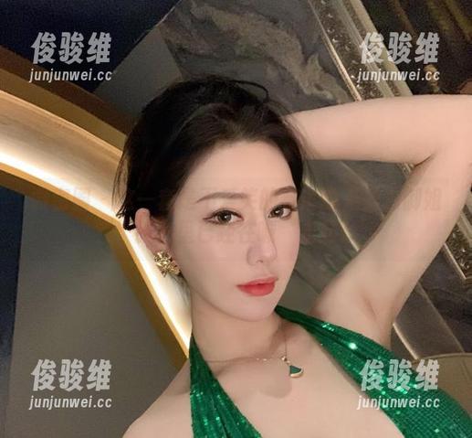 微密圈 - 这一套是不爱笑的赛琳的无圣光御姐？！我心里已经在喊‘走起！’