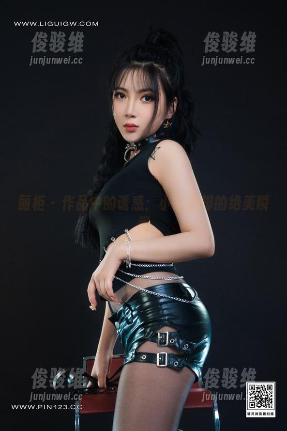 丽柜 - 作品中的诱惑：小戈美脚的绝美瞬间