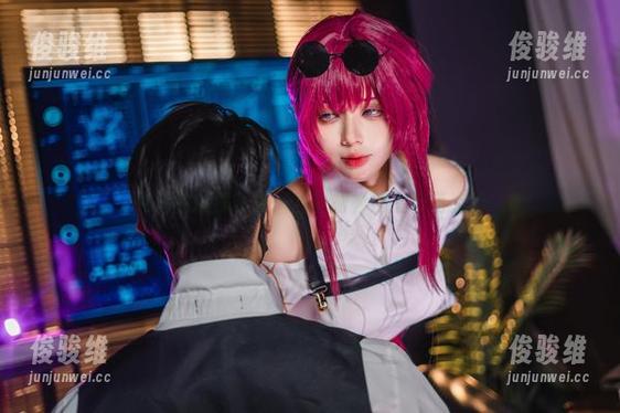九言的私房写真：当白衬衫遇上奇葩姿势