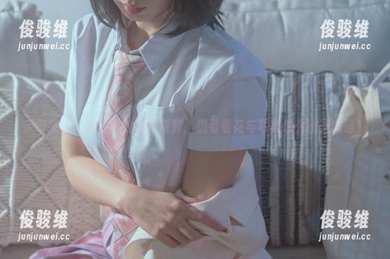 来呀来呀，云溪溪的花吟系列，想看看花与写真怎么相互挑逗！