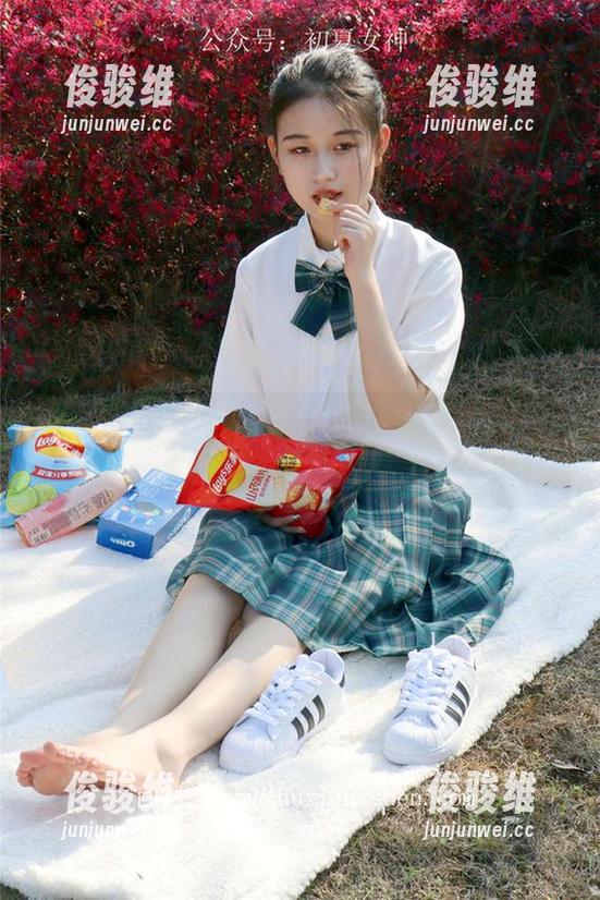 初夏女神 - 双双的短裤美图大赏：不负夏日，双倍清凉！