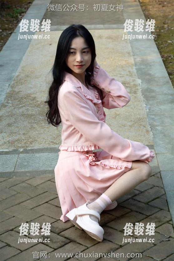 初夏女神 - 美图集合：柒柒穿的白衬衫都有迷惑力，来看看吧！