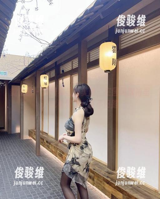 微密圈 - 周妍希最新美图：在国风旗袍里，我看到了一条不归路