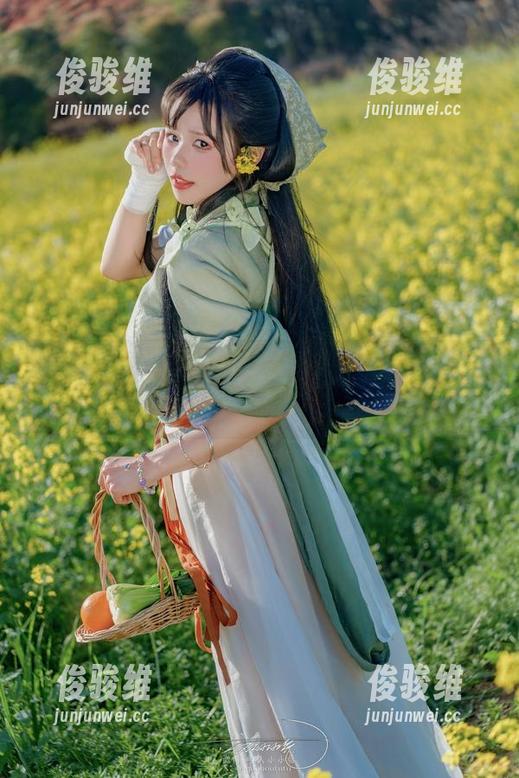 探秘咬人小小兔的黑丝高清图集，真想一起沉醉其中！