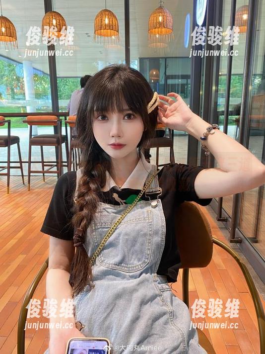 被大肉丸Amiee的美脚写真迷得五迷三道，即使是图包都想收藏！