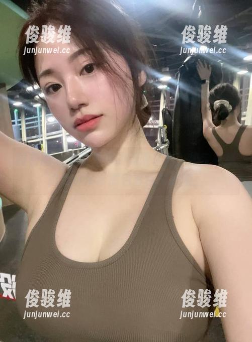 微密圈 - 无圣光中的无限魅力，奶宝妹纸豹纹小吊带图包等你来探索！
