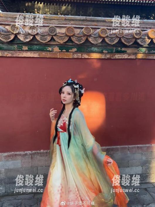 妍子坚不可摧的高清大片：来看喜多川海梦如何俘获心