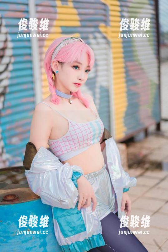 这套写真竟如此撩人？跟着宫本桜的埃吉尔旗袍一起走吧！