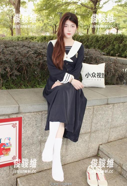 小众视觉 - 惠子的短裙挑战：她的无圣光作品让我想说“服气”。