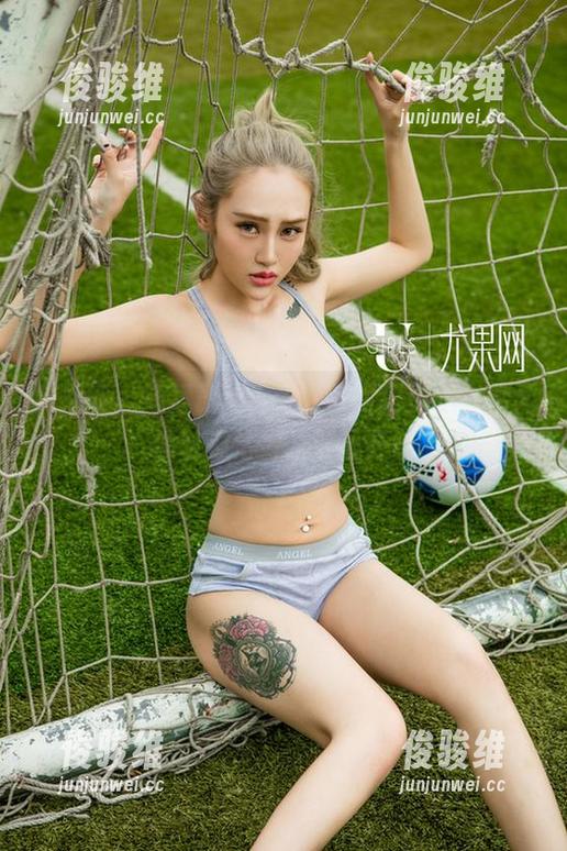 尤果网 - 短裙舞动，王谨轩写真更新，春天的味道恰好从这里开始