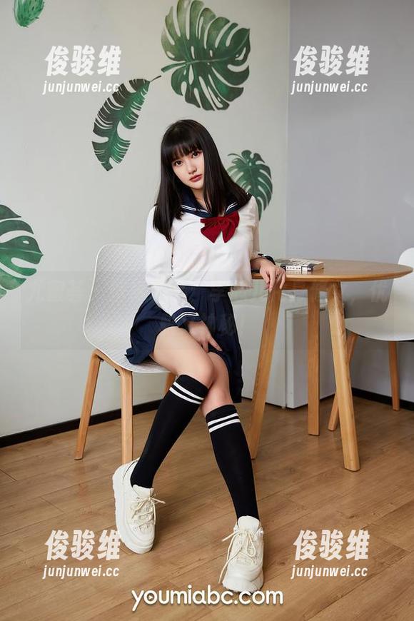 尤蜜荟 - 壁纸精选：李芯儿化身修女，优雅又神秘！
