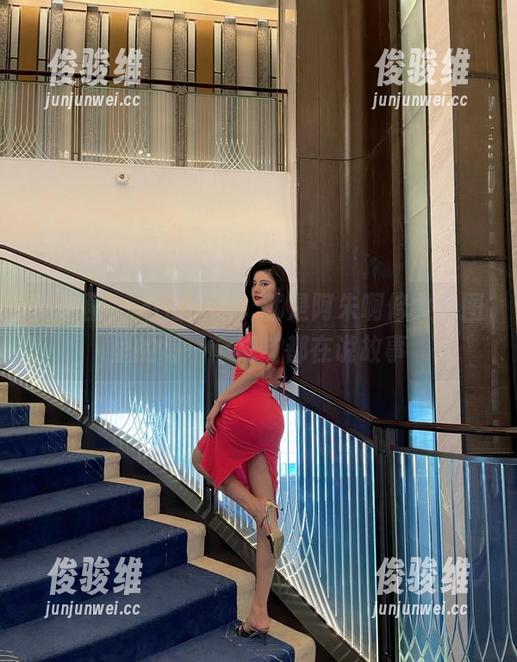 微密圈 - 不止看脸，就是阿朱啊修女套图里的每一个细节都在说故事