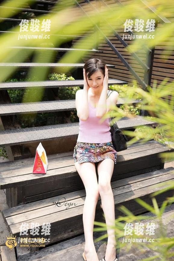 推女神 - 别错过！伍月yuer新发布的JK套图更新，让人瞬间心情大好！