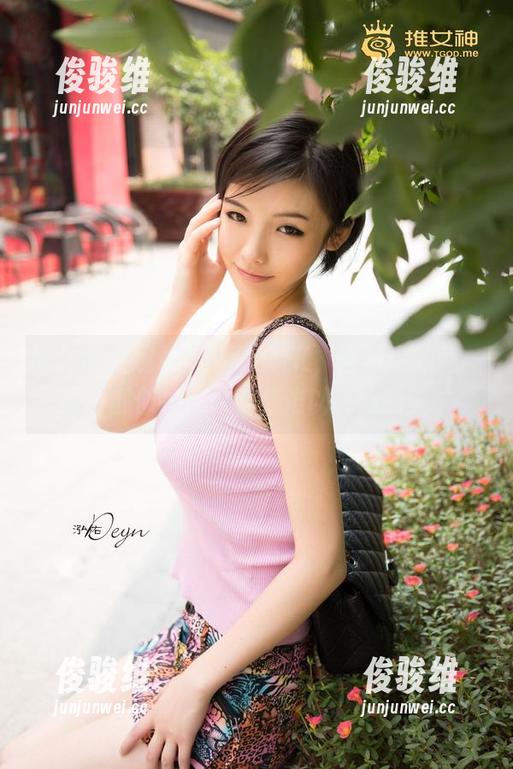 推女神 - 观看小紫藤的JK，图片中的每一瞬间都似乎在诉说着难以言喻的美。