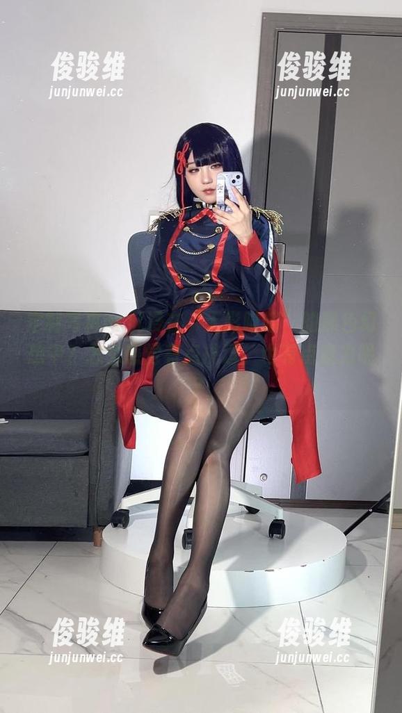 定制写真or沉浸在“无影喵喵”的黑色幻想中？怎么感觉有点挑逗，也有点魔力呢？