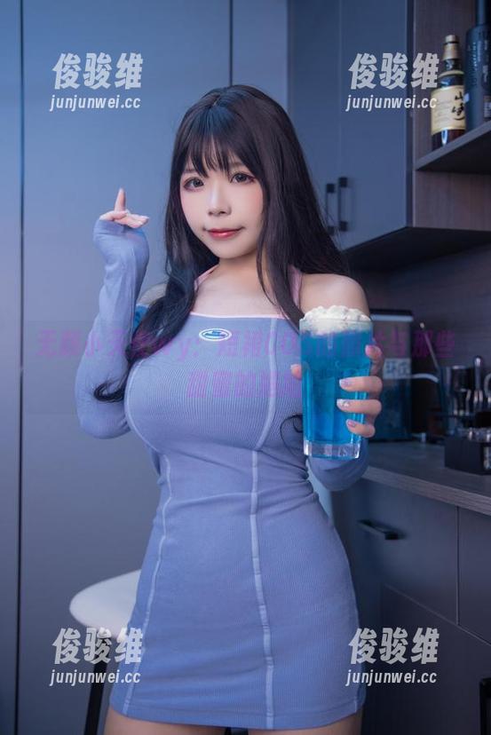 无颜小天使wy：短裙COS的照片与那些甜蜜的尴尬