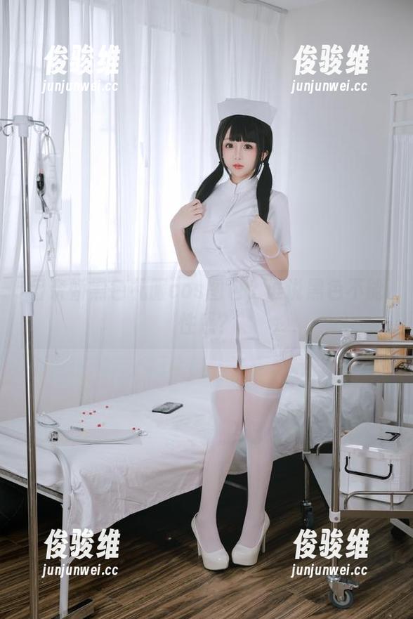 日奈娇黑色礼服cos图包，谁说黑色不能性感？