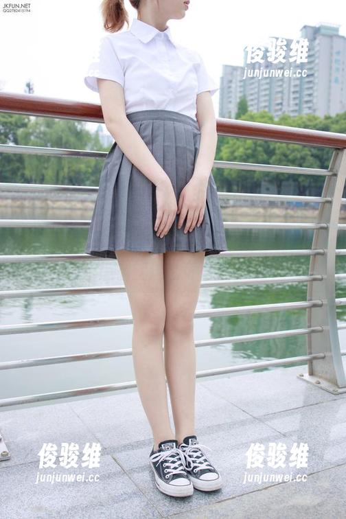 玩手机的黑丝妹妹，森萝财团合集更新，怎么就这么可爱呢？