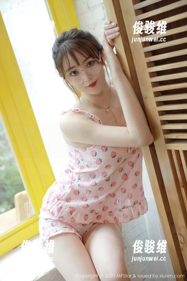 模范学院 - 带着眼镜的糯美子Mini，散发着难以言喻的美图魅力！