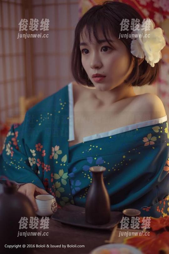 波萝社-猫九酱Sakura 波萝社 - 猫九酱Sakura的新美脚套图更新:简直让人想多看几眼再说!