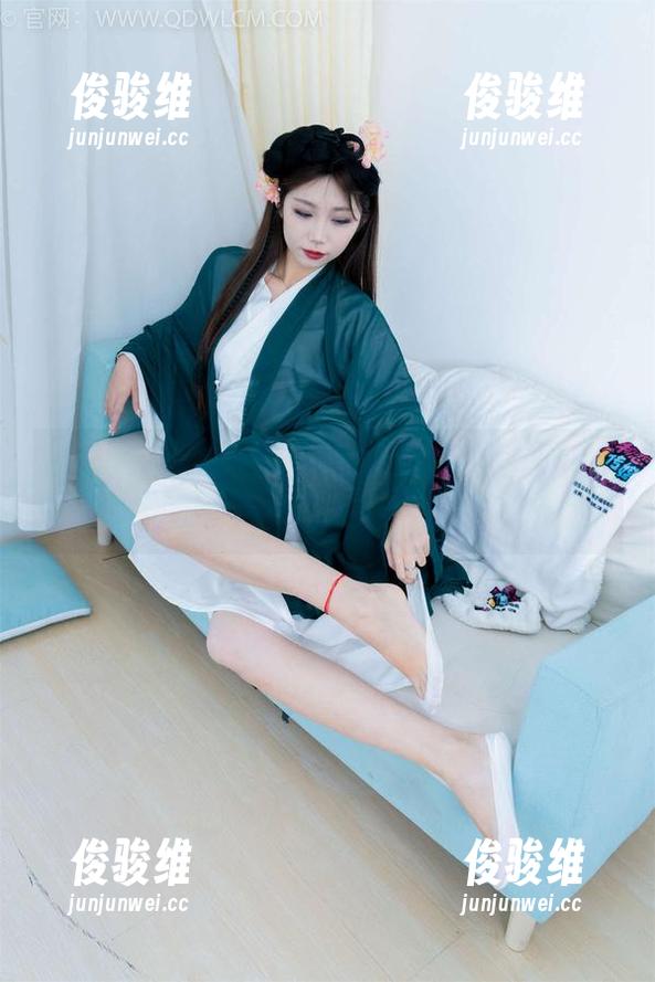 物恋传媒 - 白色的诱惑！婷婷的套图精选，让你不自觉想要预定一整本！