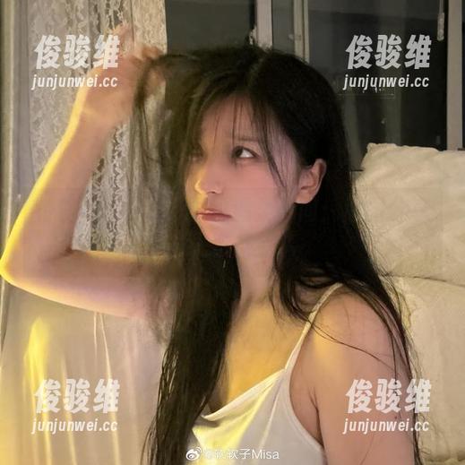 特软儿Sona和服的温柔瞬间：原图分享，光影交错！
