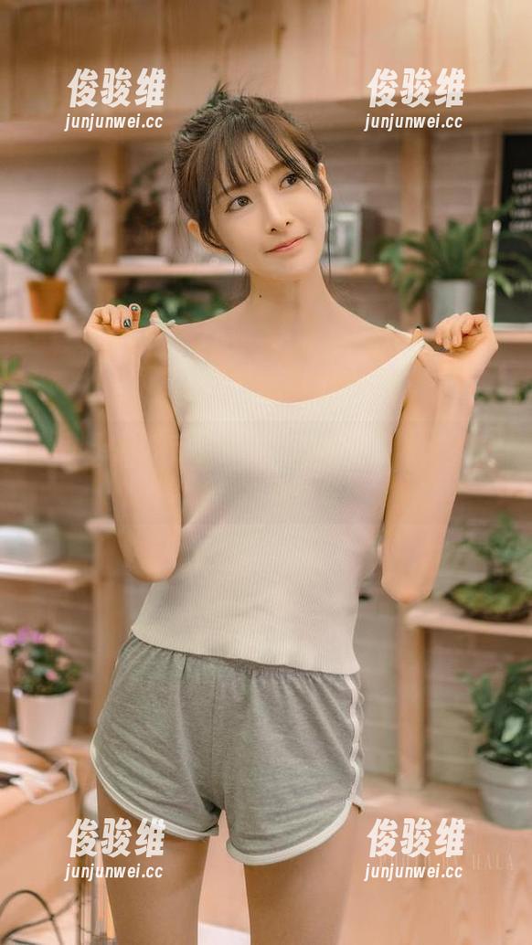 超甜王羽杉与吊带背心的奇妙冒险，带你免费探索新集合！