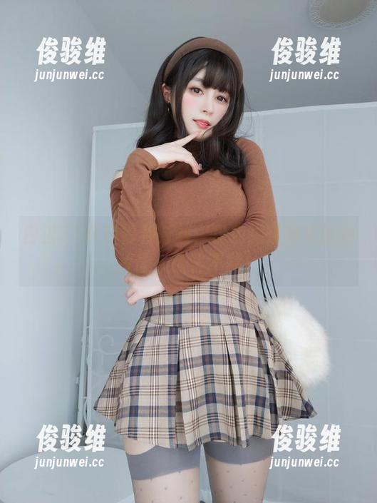 白银81开启福利时刻：粉色蝴蝶睡衣的图片让人欲罢不能！