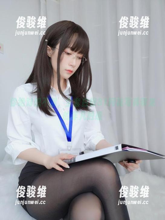 你绝对想不到，全套白银81网袜写真带来的非凡触感