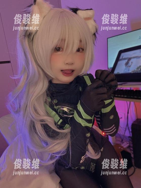 神沢永莉的写真集：英梨梨修女自拍，心动又微妙