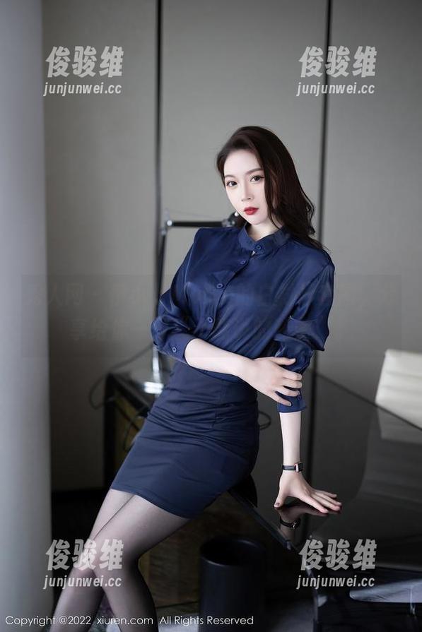 秀人网 - 伊小七MoMo的白衬衫套图，分享给你一份“不能说的秘密”。