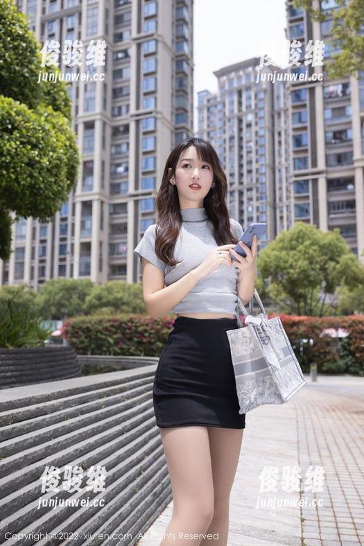秀人网 - 迷失在小樱koko的作品里，裸足究竟是个怎样的节点？