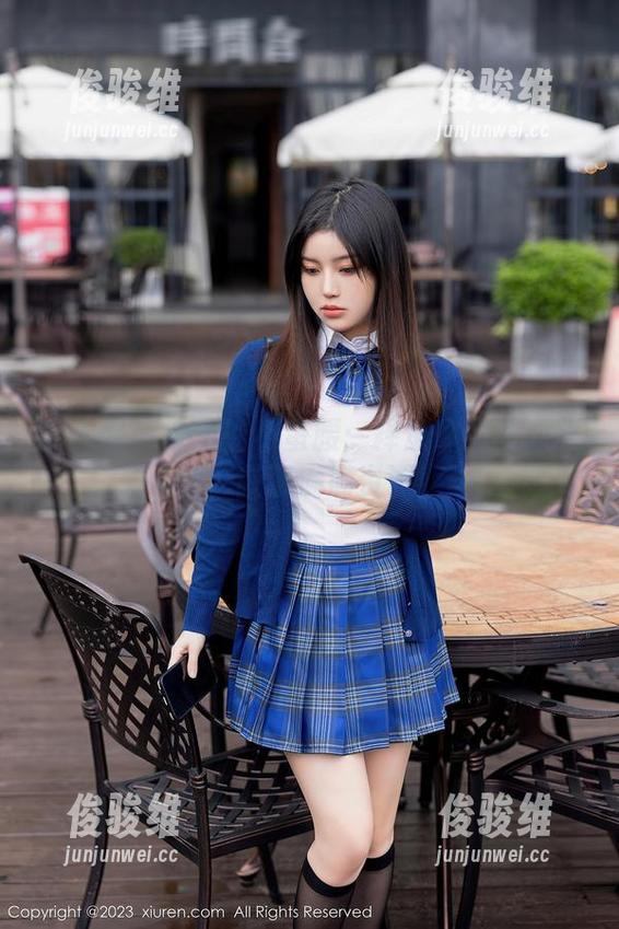 秀人网 - 女王的小蛮腰：释放你的内心欲望，获取满满资源！