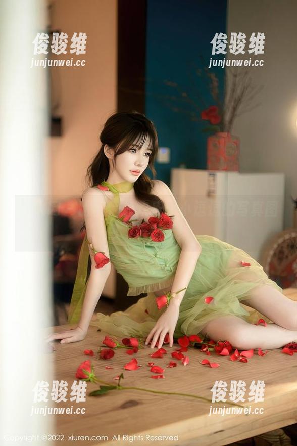 秀人网 - 比基尼加欢乐：小逗逗的写真图包，乐翻天！
