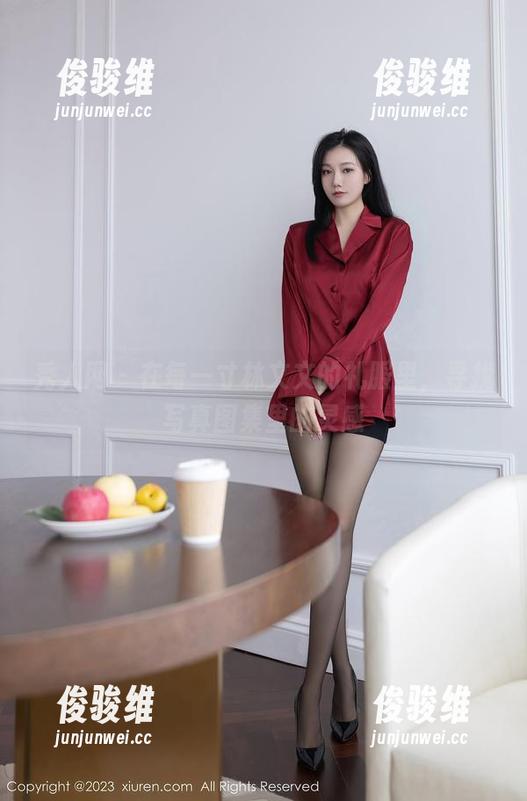 秀人网 - 在每一寸林文文的礼服里，寻找写真图集里的灵感