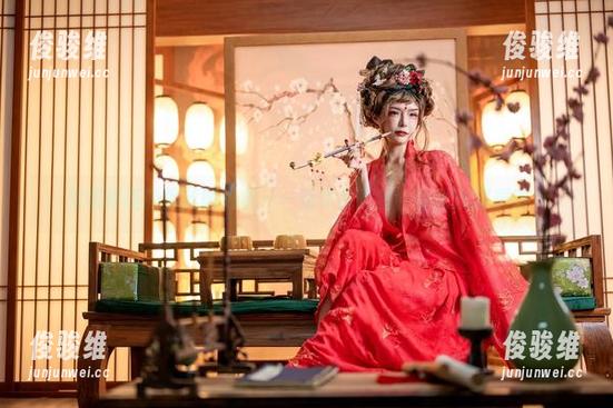 秋和柯基的黑丝时光机——新作品更新，你愿意搭乘吗？