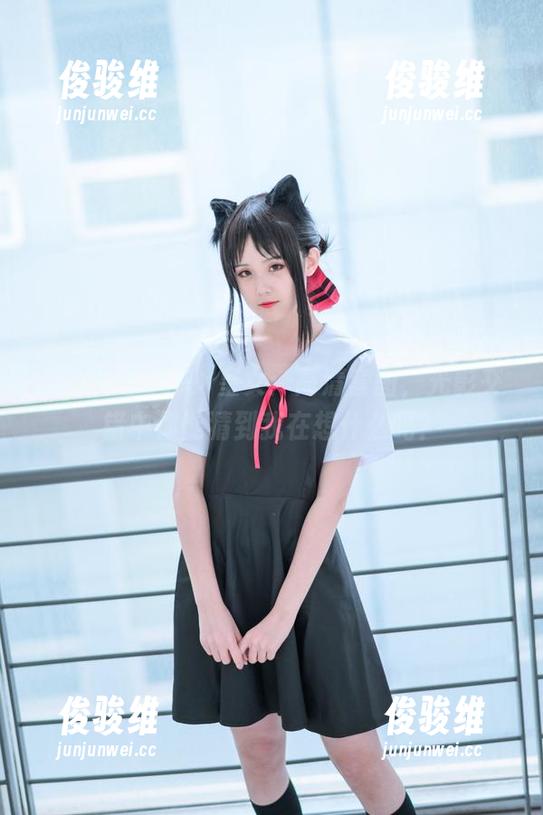 秋楚楚不秃头 秋楚楚不秃头×皇女:高清套图,光影交错中你能猜到我在想什么吗?