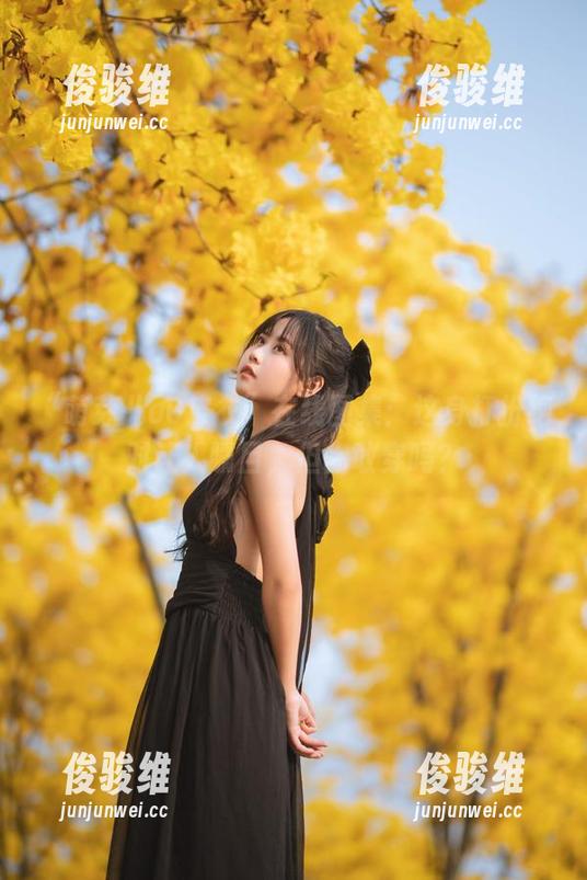 “萌芽儿o0皮衣”在线图集：这身打扮绝对让人瞩目，但你敢穿吗？