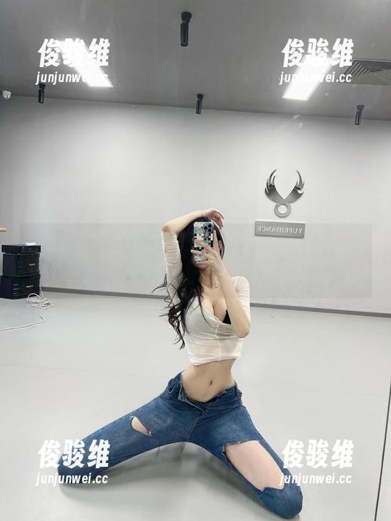 微密圈 - 高清美图来袭！葛征的灰丝，看着就觉得气温上升了！